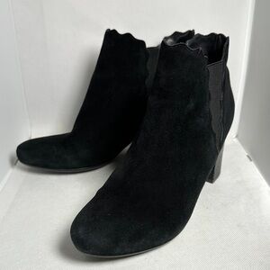 Van Eli Black Suede Scalloped Edge Ankle Booties Size 7